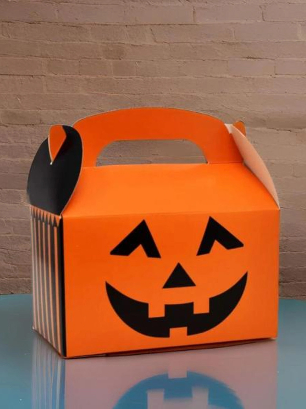 Custom Gable Boxes with Handle for Retail Packaging