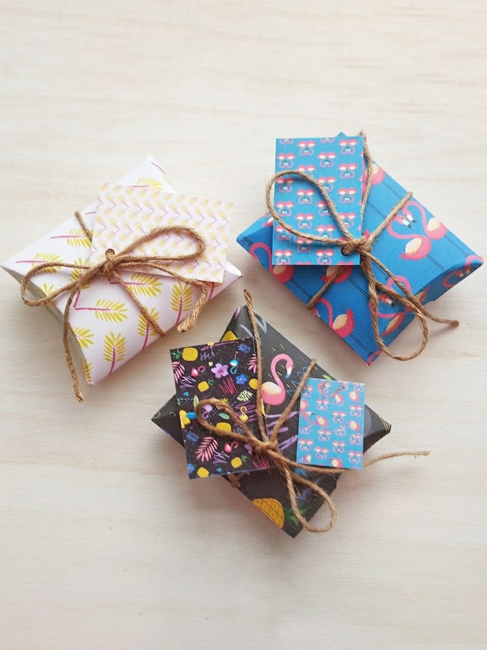 Custom Kraft Paper Gift Pillow Boxes