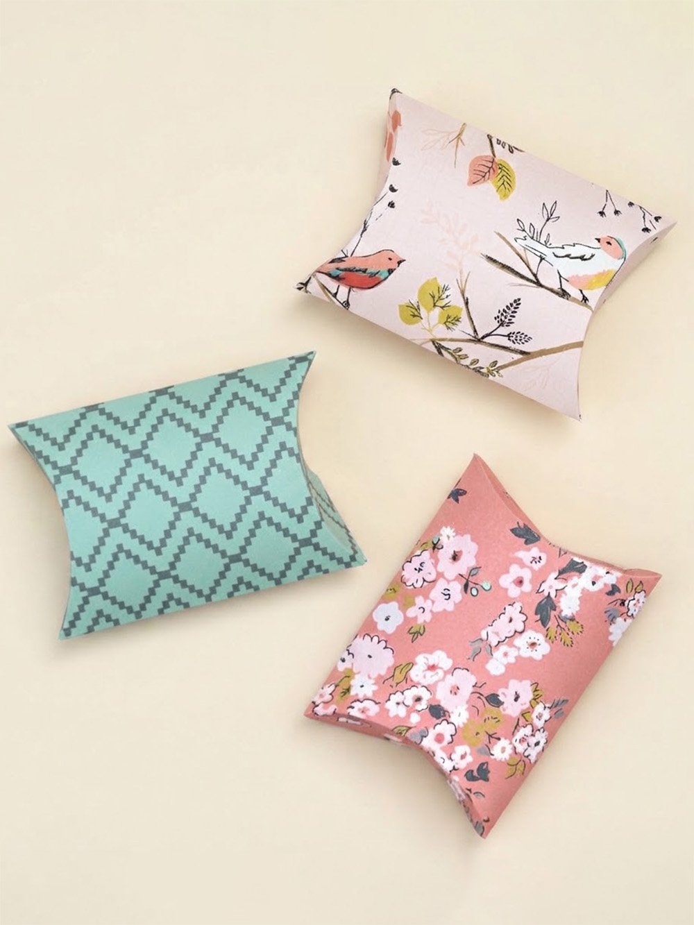 Custom Kraft Paper Gift Pillow Boxes