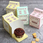Personalised muffin packaging boxes with window display made from eco friendly cardboard for retail and takeaway sales