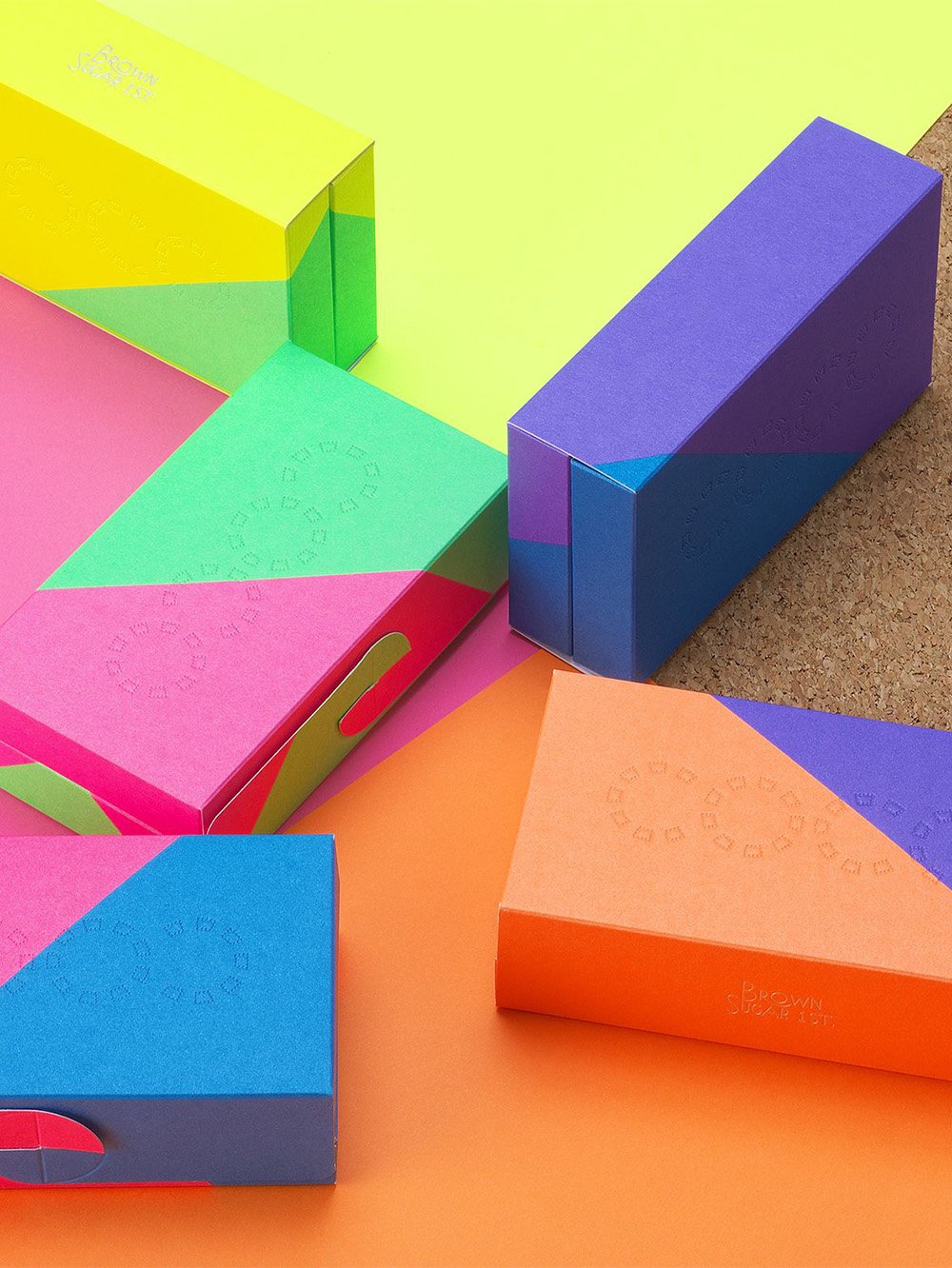 Printed fluorescent color boxes