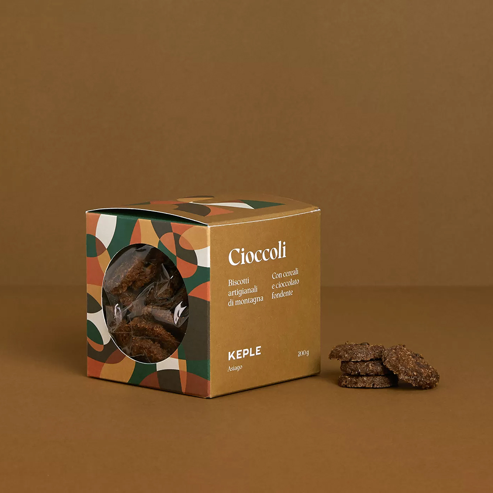 Eco-friendly personalized chocolate gift boxes – food-safe kraft & cardboard packaging with window cut-outs for Valentine’s, birthdays & holidays