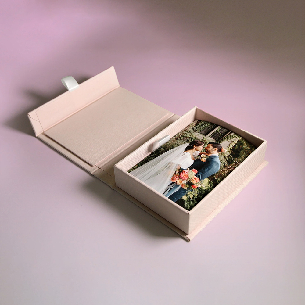 Branded snap shut boxes for retail packaging