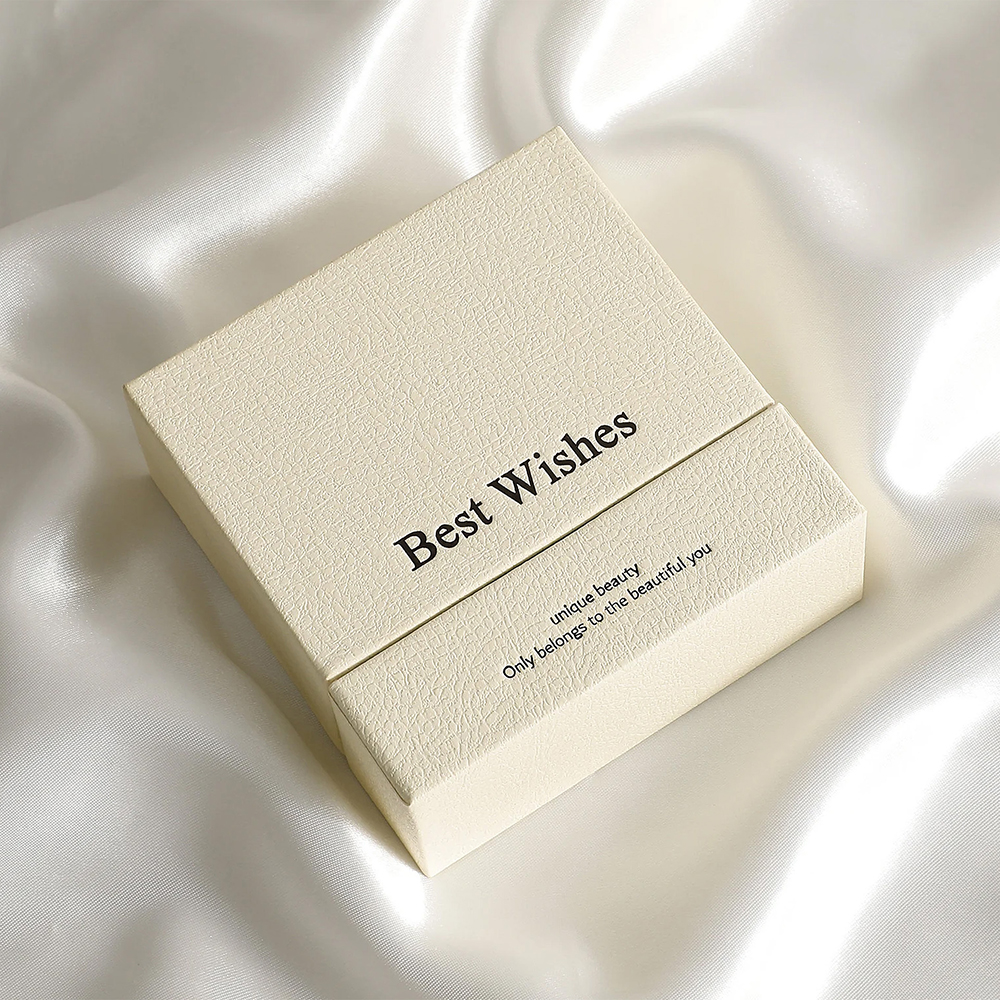 Custom jewelry box with logo – high-end packaging