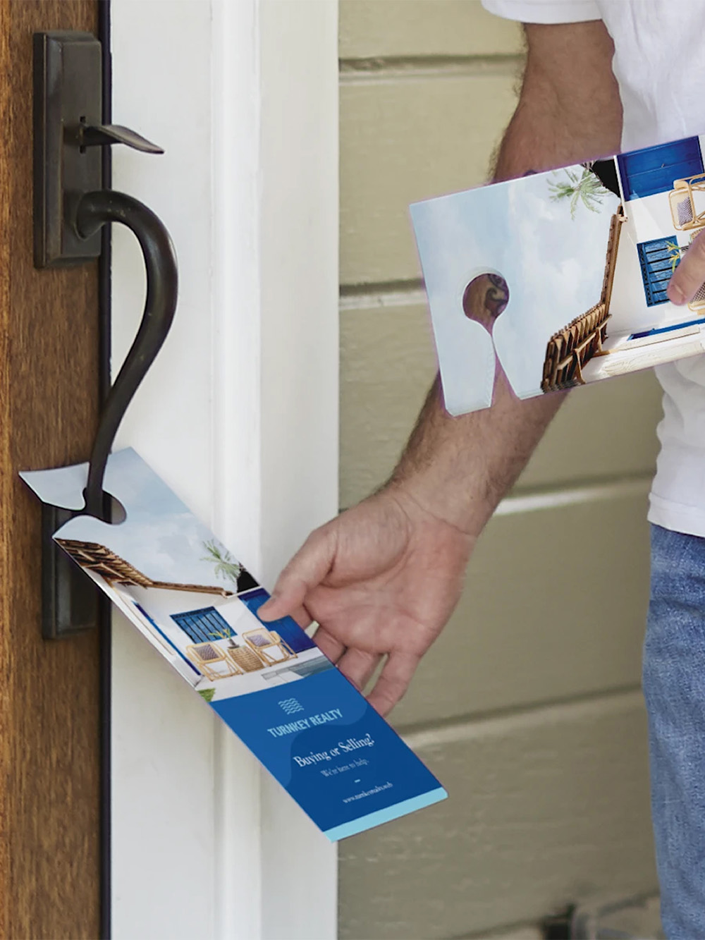 Door Hangers Printing solution at wholesale