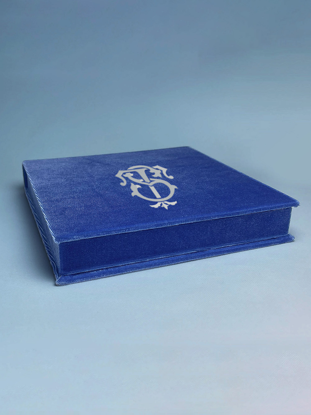 Premium rigid box designed for invitation cards packaging