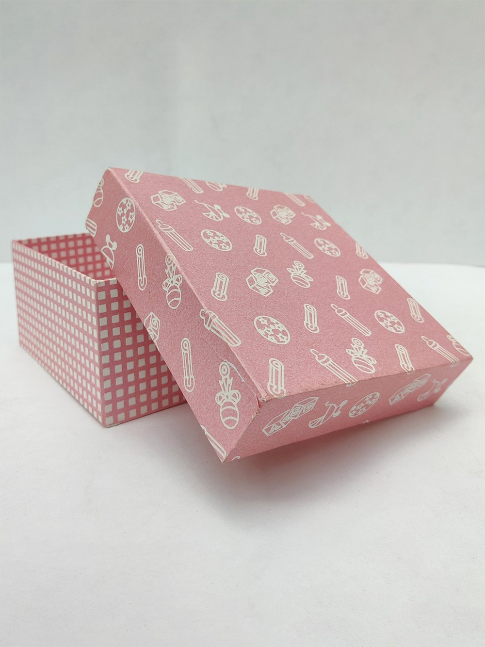 Top and bottom Corrugated boxes