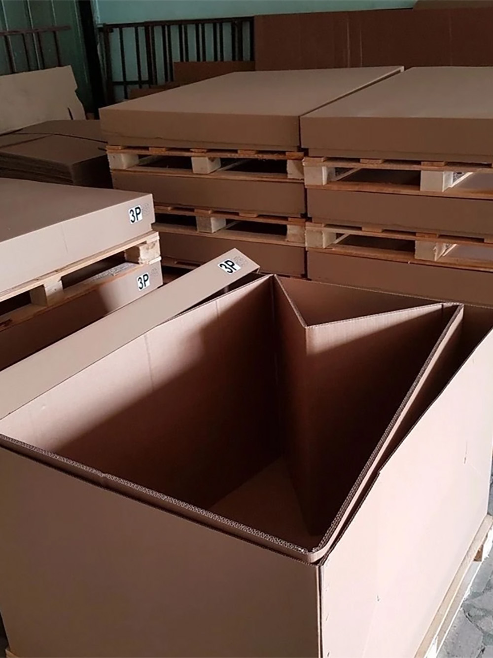 large Tobacco corrugated boxes with tri-wall