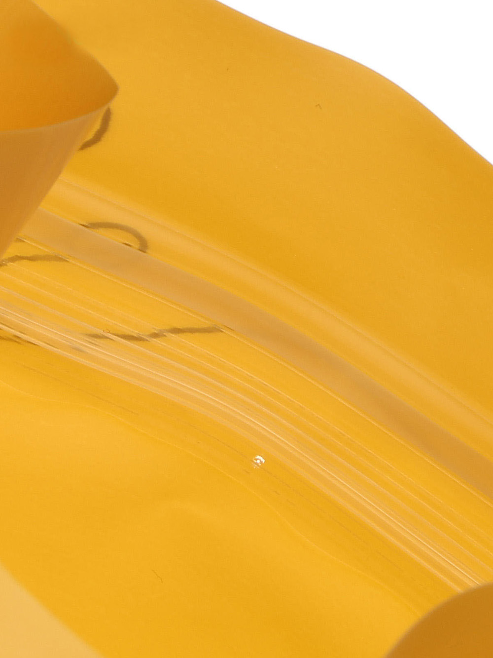 Choose yellow coffee packaging bags for eye-catching branding. Durable material with custom printing options to make your product stand out on shelves.