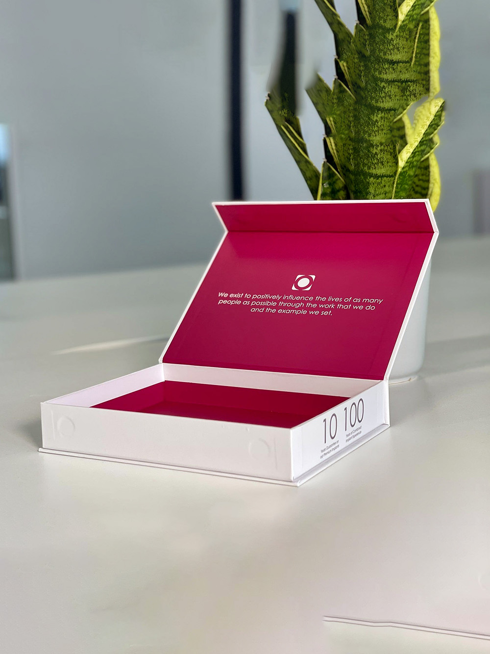 Magnetic Closure Rigid Boxes