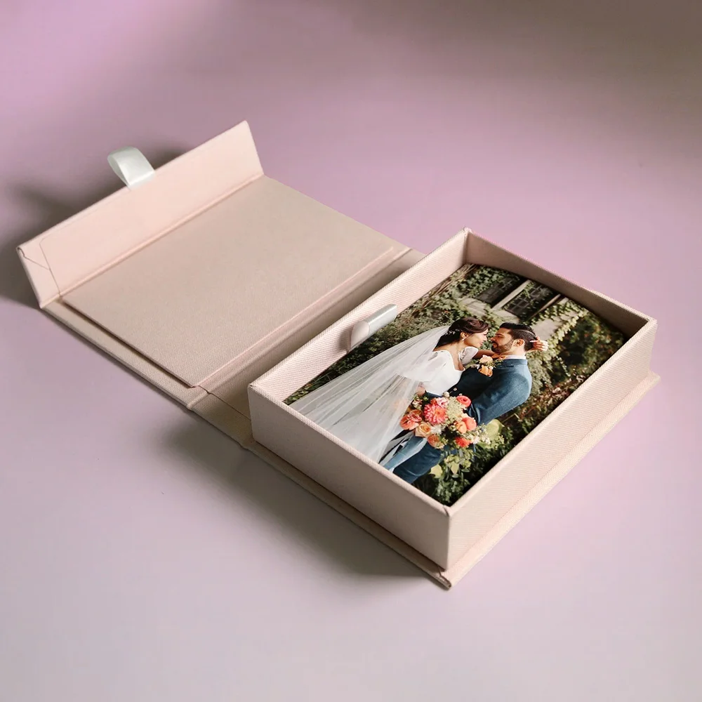 Hinged Rigid Boxes